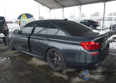 2015 BMW M5 из США, поврежденный, VIN WBSFV9C50FD594610